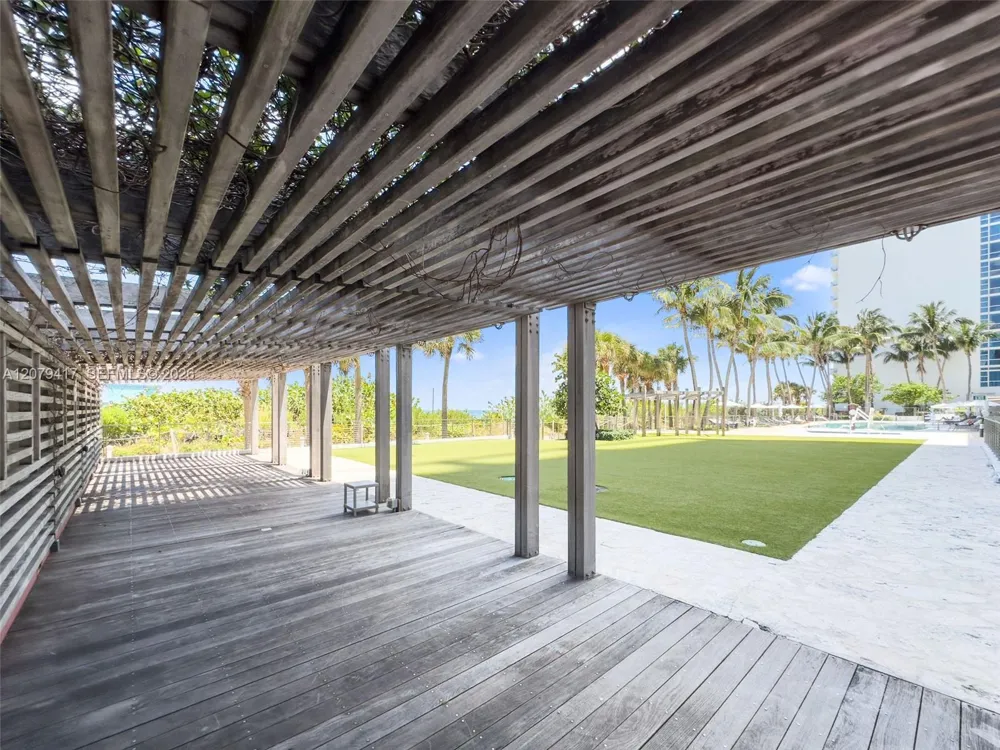6801 Collins Ave #1401 Miami Beach, FL 33141