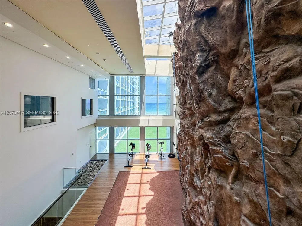 6801 Collins Ave #1401 Miami Beach, FL 33141