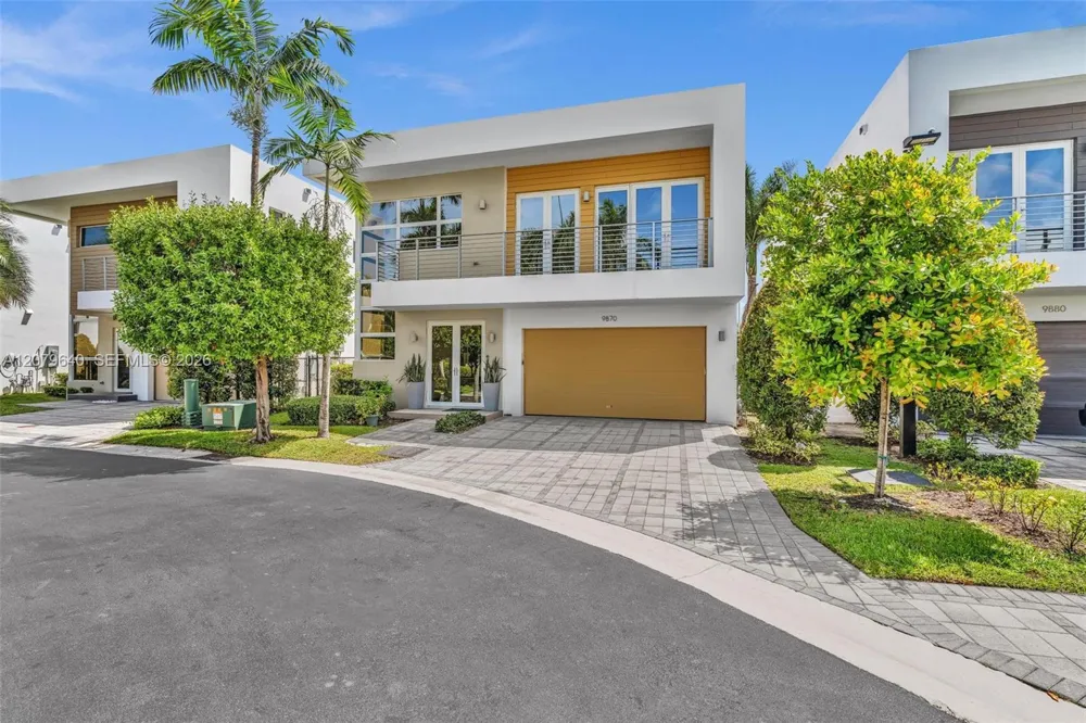 9870 NW 74th Ter Doral, FL 33178