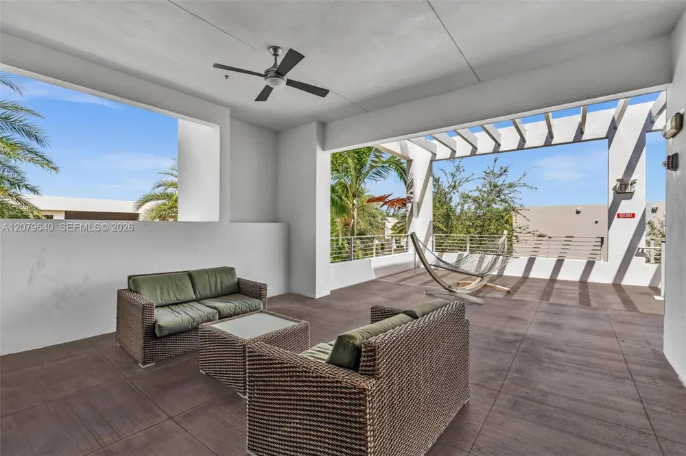 9870 NW 74th Ter Doral, FL 33178