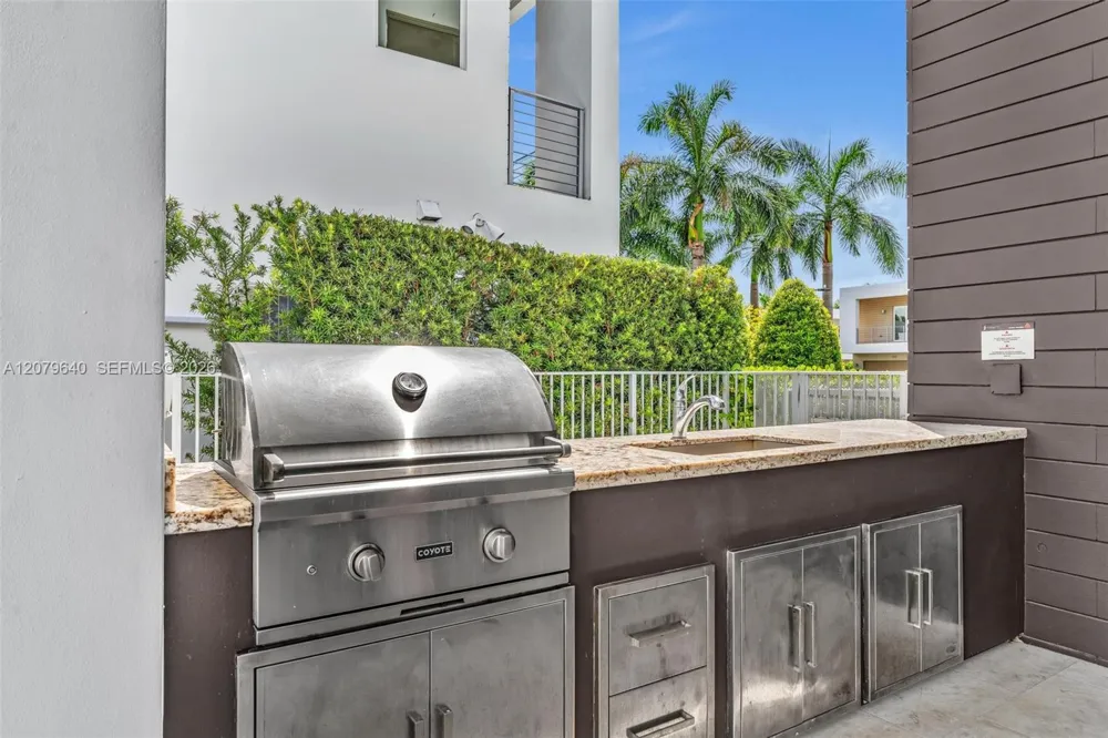 9870 NW 74th Ter Doral, FL 33178