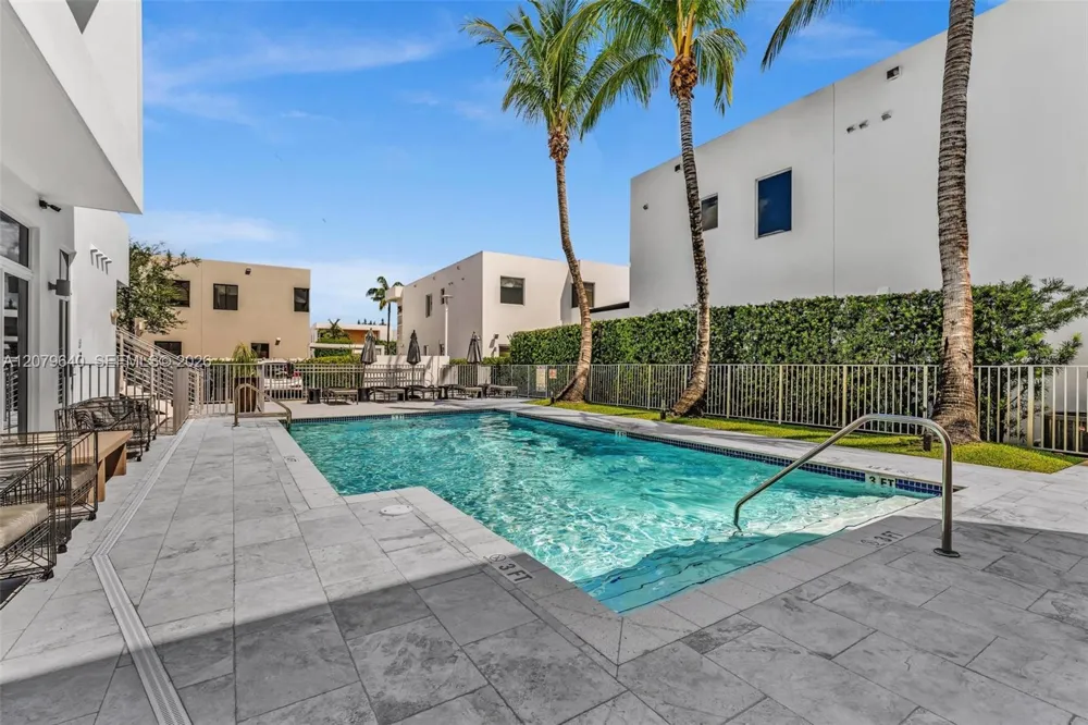9870 NW 74th Ter Doral, FL 33178