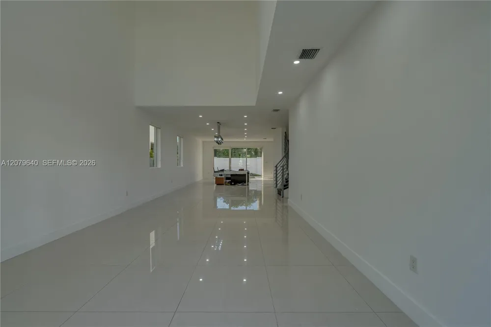 9870 NW 74th Ter Doral, FL 33178