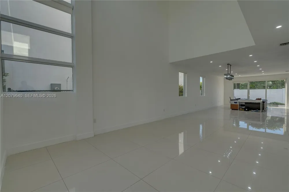 9870 NW 74th Ter Doral, FL 33178
