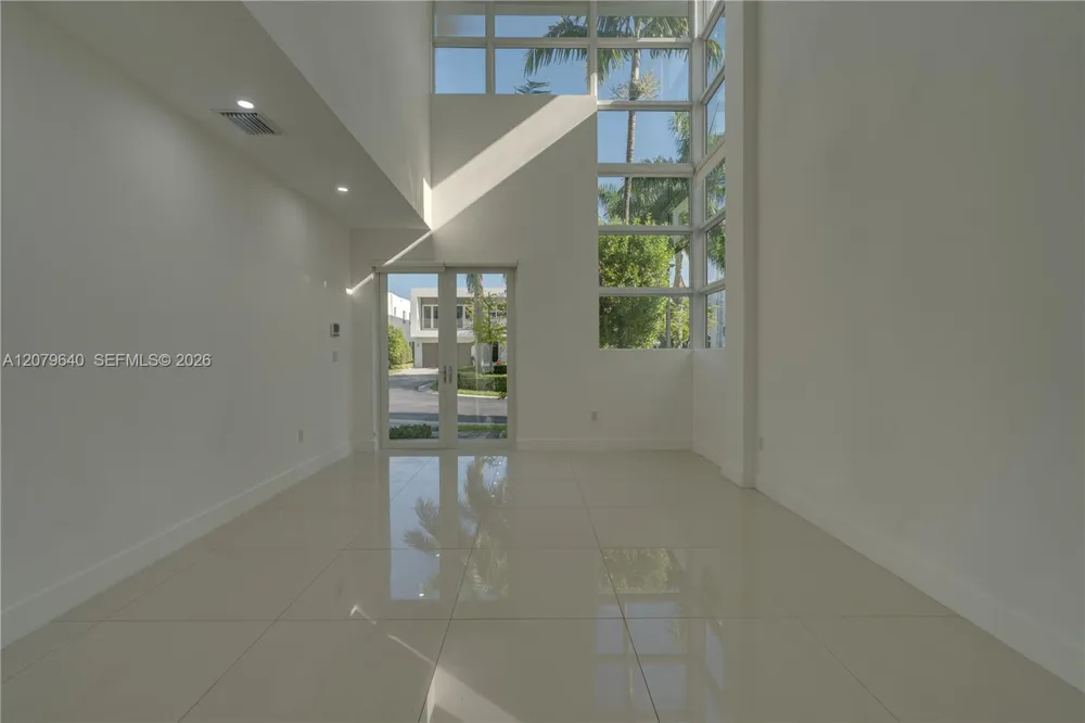 9870 NW 74th Ter Doral, FL 33178