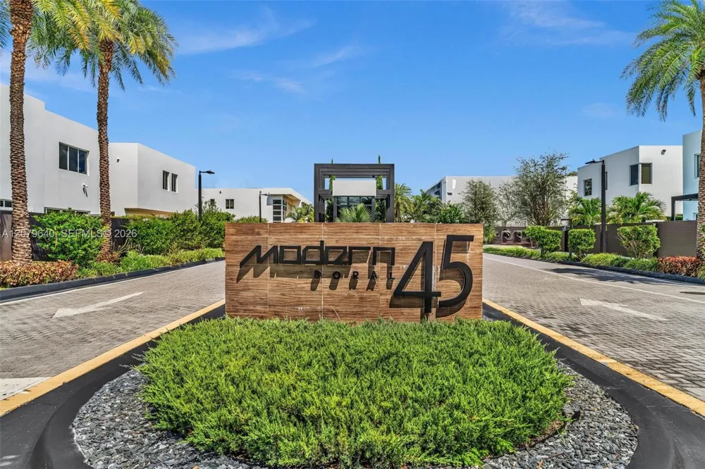 9870 NW 74th Ter Doral, FL 33178