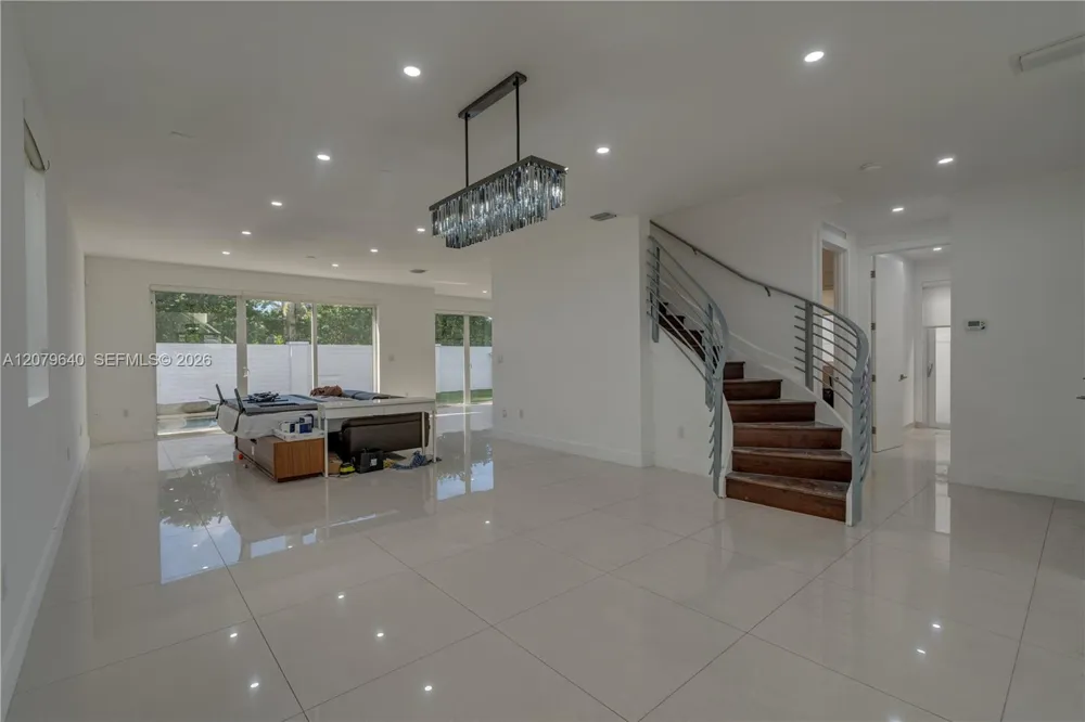 9870 NW 74th Ter Doral, FL 33178