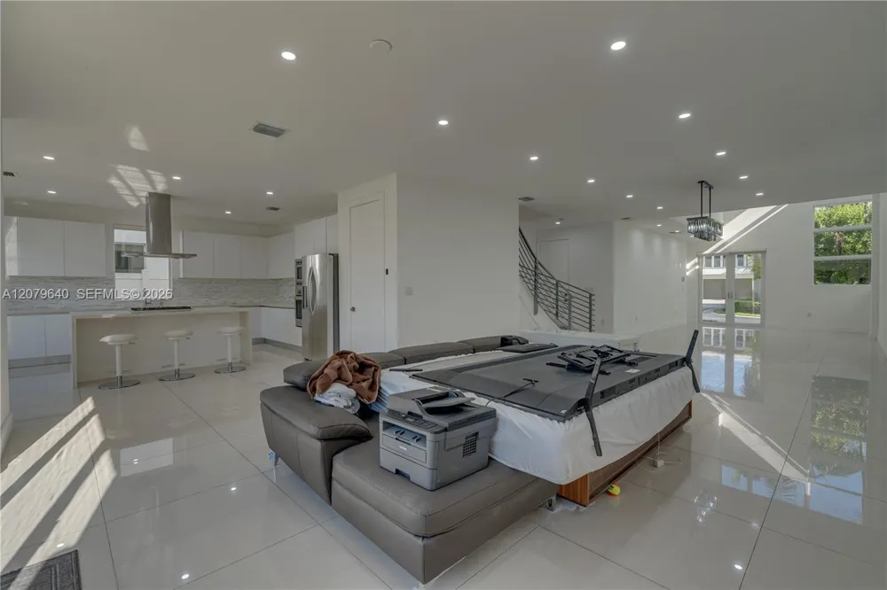 9870 NW 74th Ter Doral, FL 33178