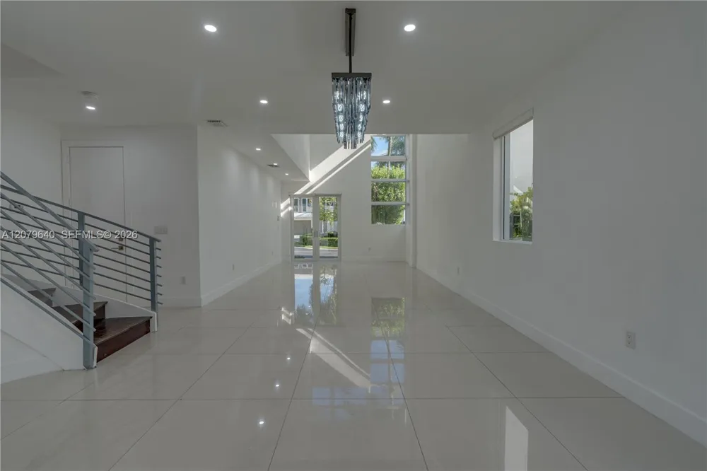 9870 NW 74th Ter Doral, FL 33178
