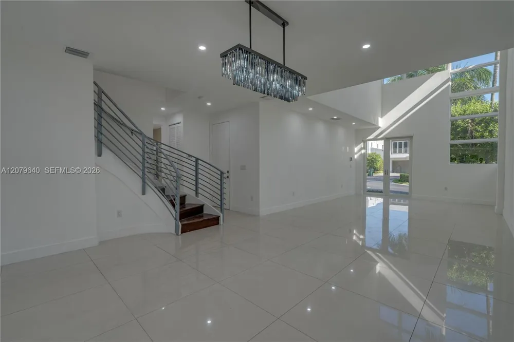 9870 NW 74th Ter Doral, FL 33178