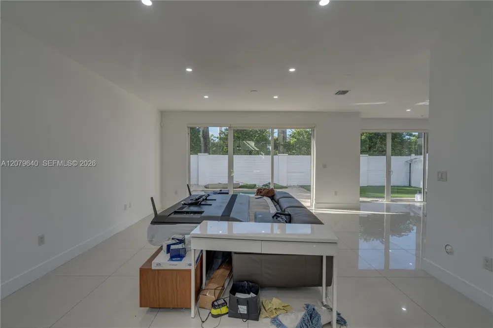 9870 NW 74th Ter Doral, FL 33178