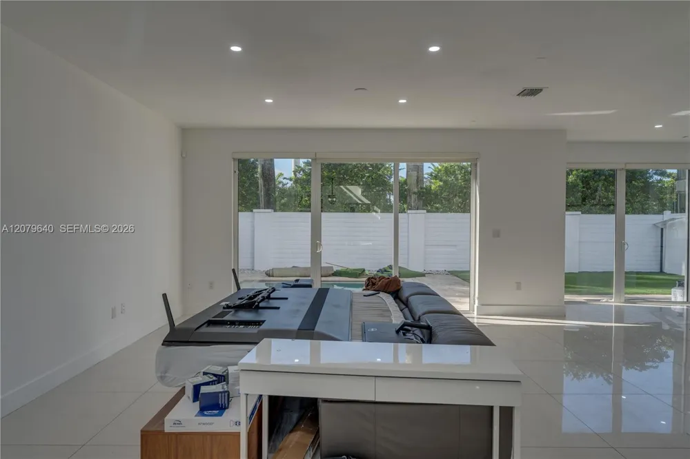 9870 NW 74th Ter Doral, FL 33178