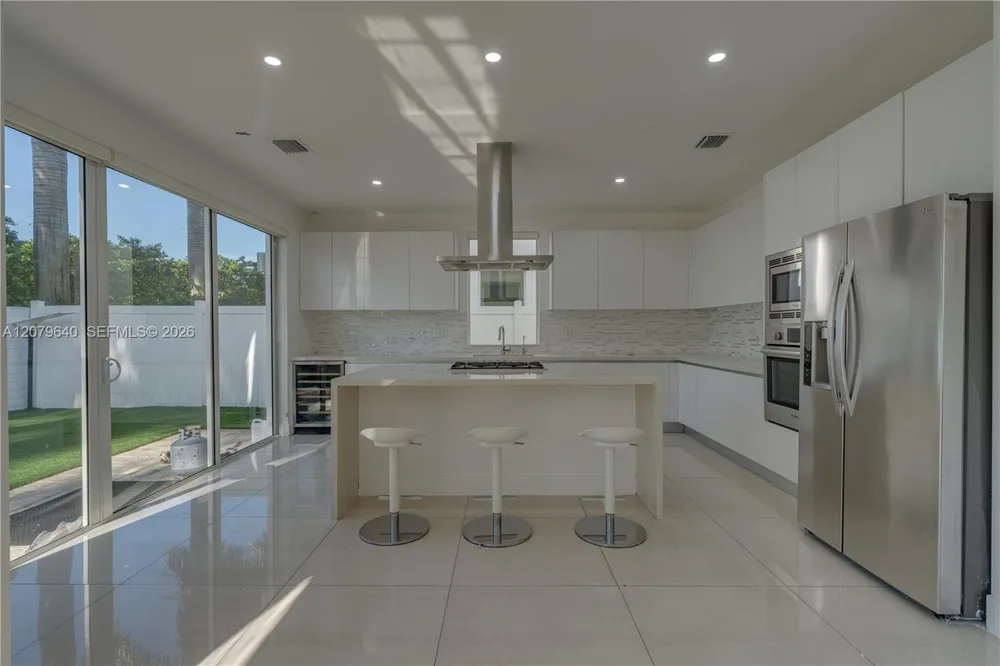 9870 NW 74th Ter Doral, FL 33178
