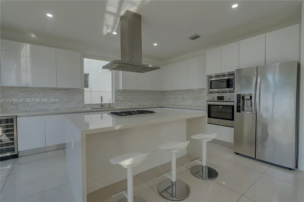 9870 NW 74th Ter Doral, FL 33178