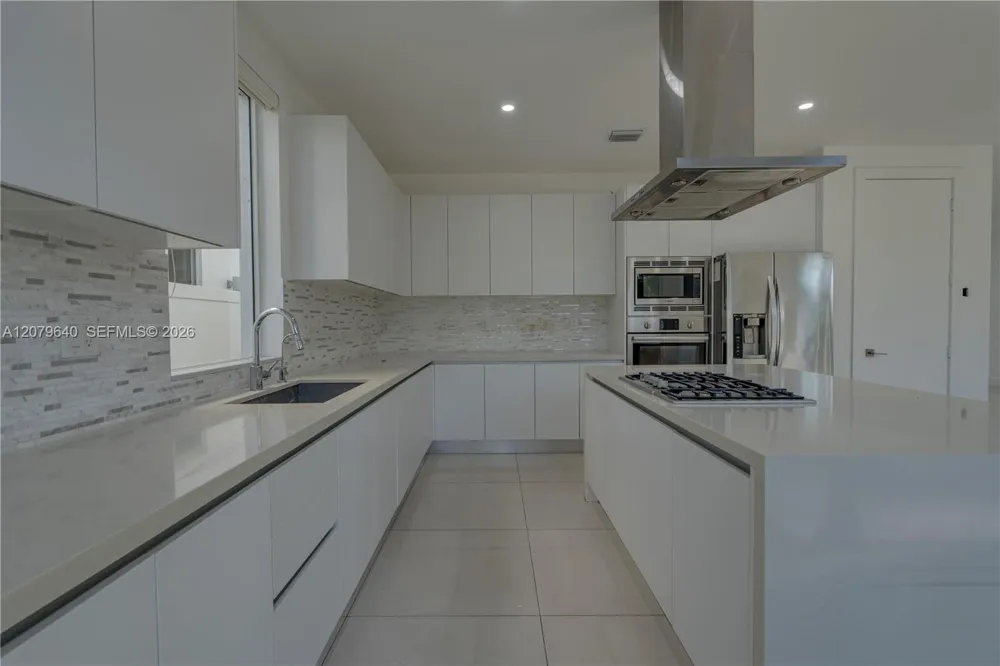 9870 NW 74th Ter Doral, FL 33178