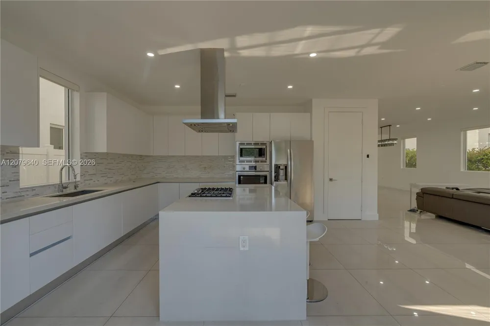 9870 NW 74th Ter Doral, FL 33178