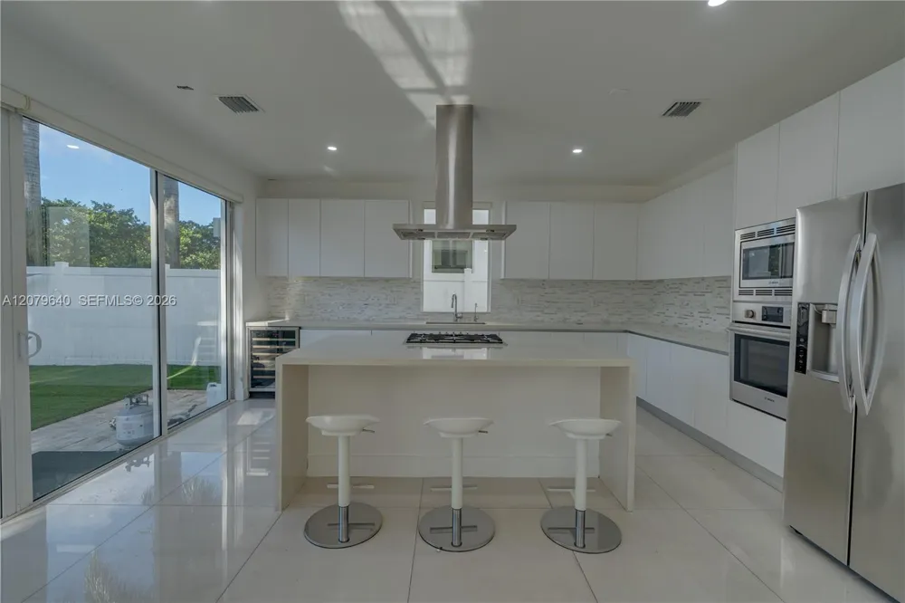 9870 NW 74th Ter Doral, FL 33178