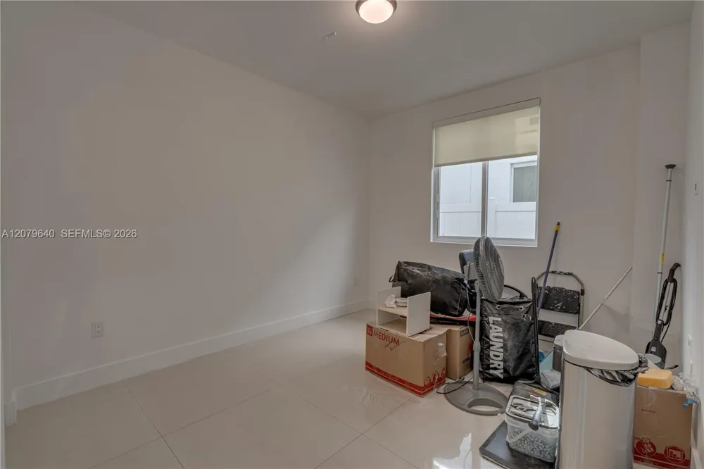9870 NW 74th Ter Doral, FL 33178
