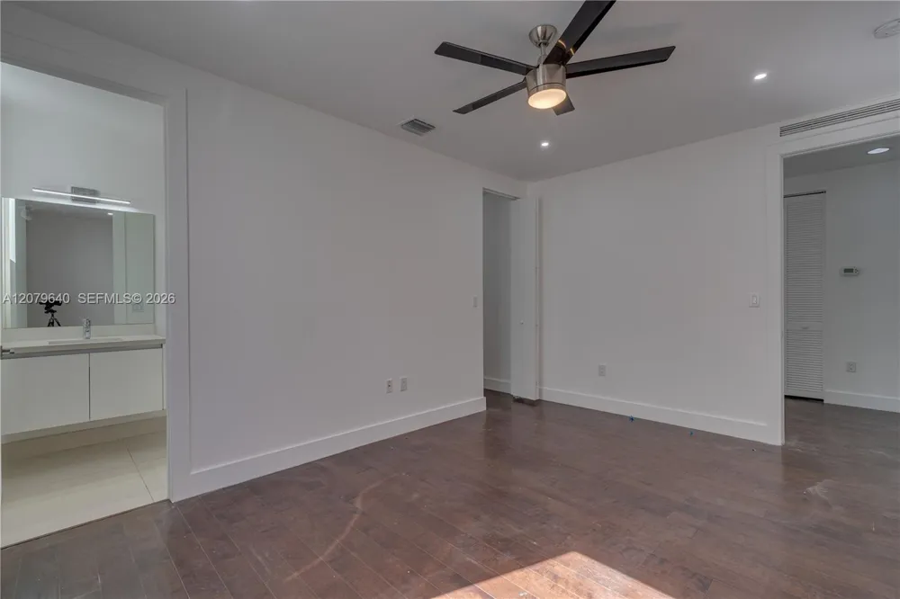 9870 NW 74th Ter Doral, FL 33178