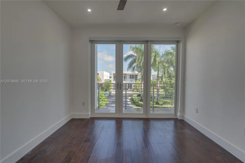 9870 NW 74th Ter Doral, FL 33178