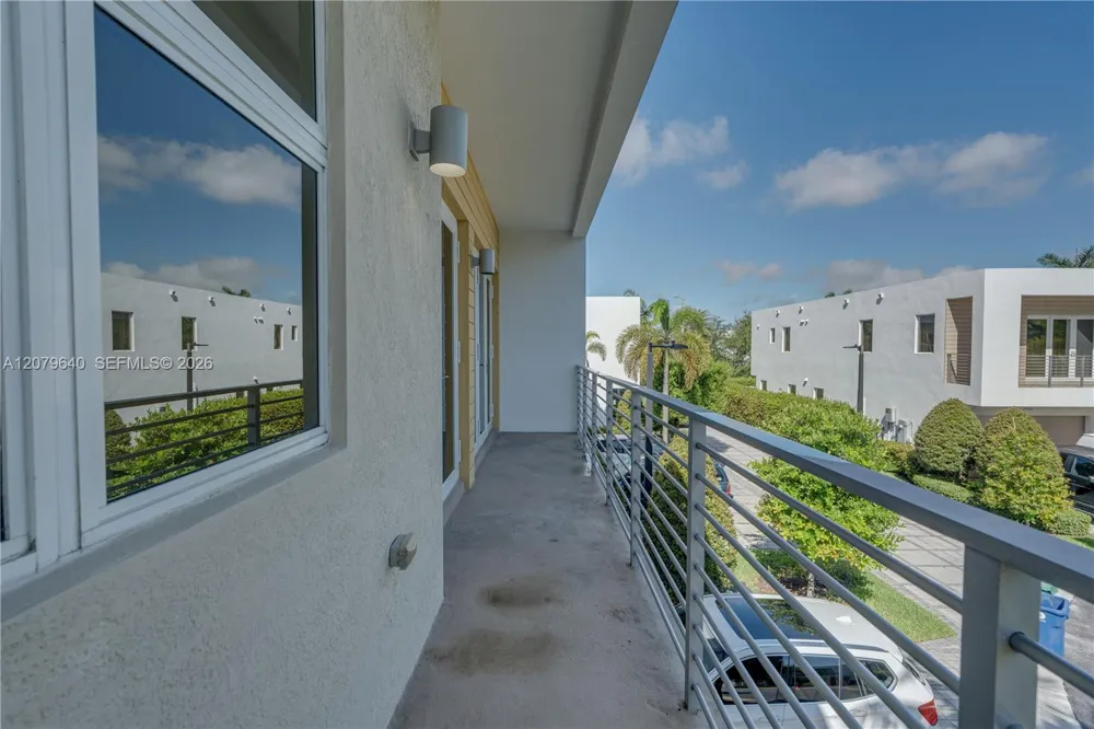 9870 NW 74th Ter Doral, FL 33178
