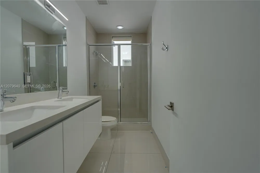 9870 NW 74th Ter Doral, FL 33178