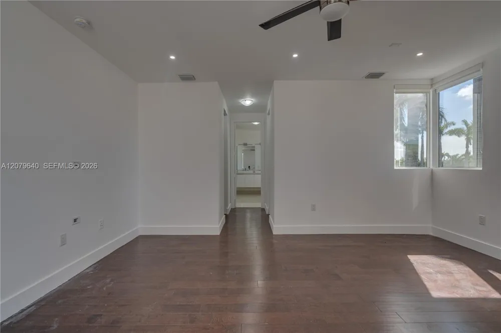 9870 NW 74th Ter Doral, FL 33178