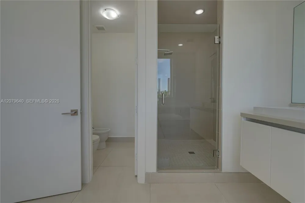 9870 NW 74th Ter Doral, FL 33178