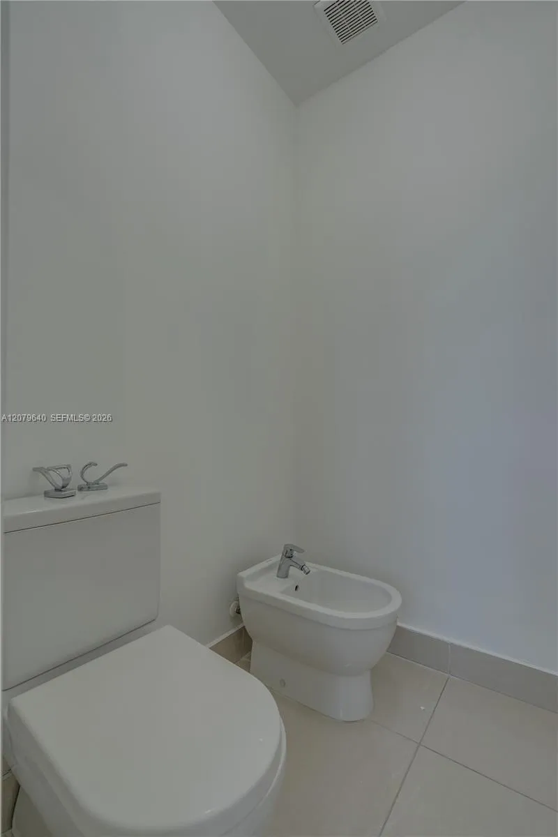 9870 NW 74th Ter Doral, FL 33178