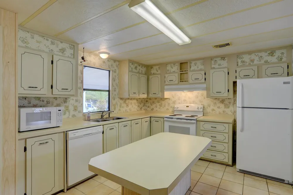 705 HYACINTH CIRCLE Barefoot Bay, FL 32976