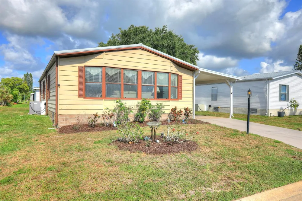705 HYACINTH CIRCLE Barefoot Bay, FL 32976