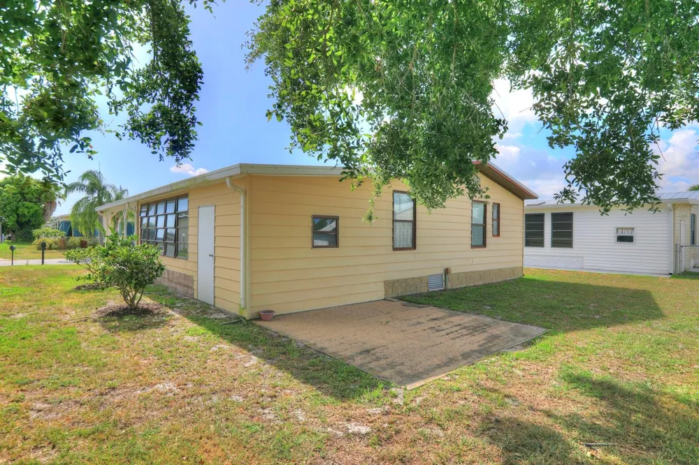 705 HYACINTH CIRCLE Barefoot Bay, FL 32976