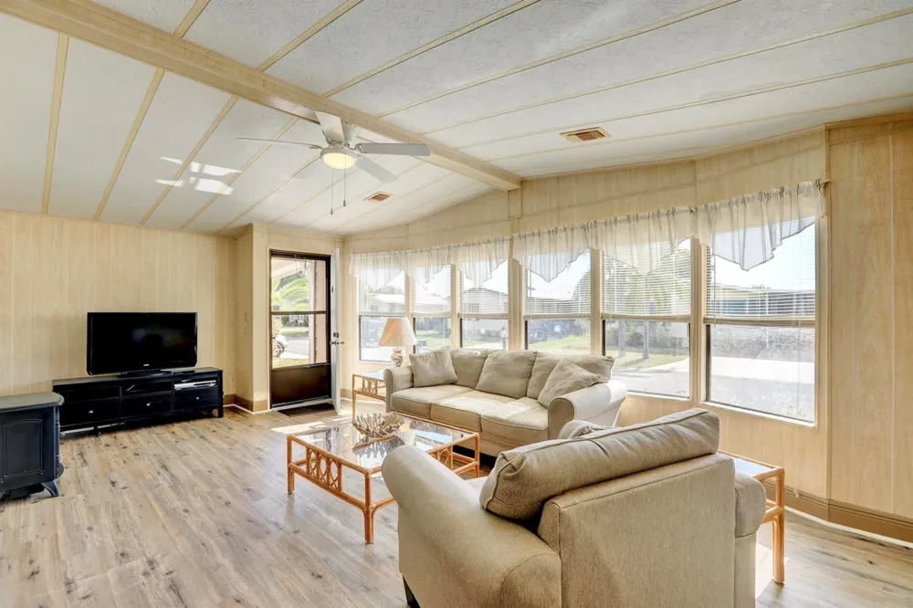 705 HYACINTH CIRCLE Barefoot Bay, FL 32976