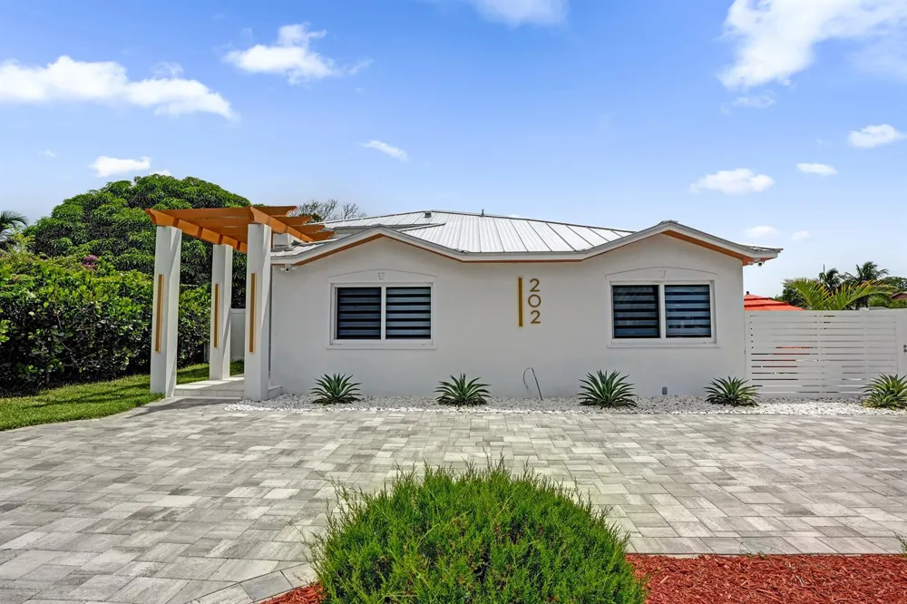 202 SE 4TH STREET Delray Beach, FL 33483