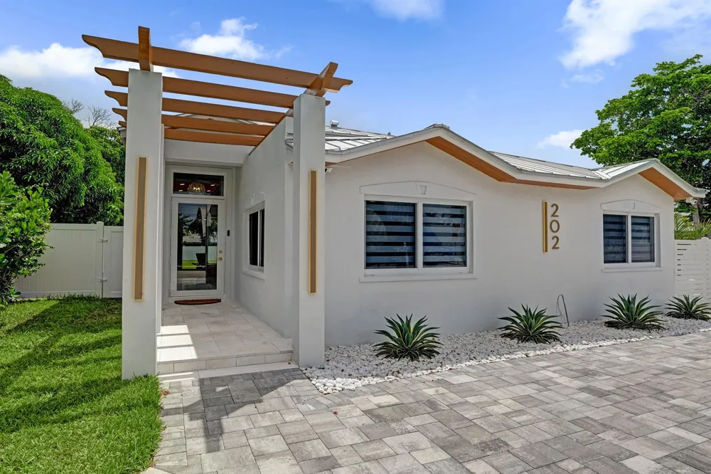 202 SE 4TH STREET Delray Beach, FL 33483
