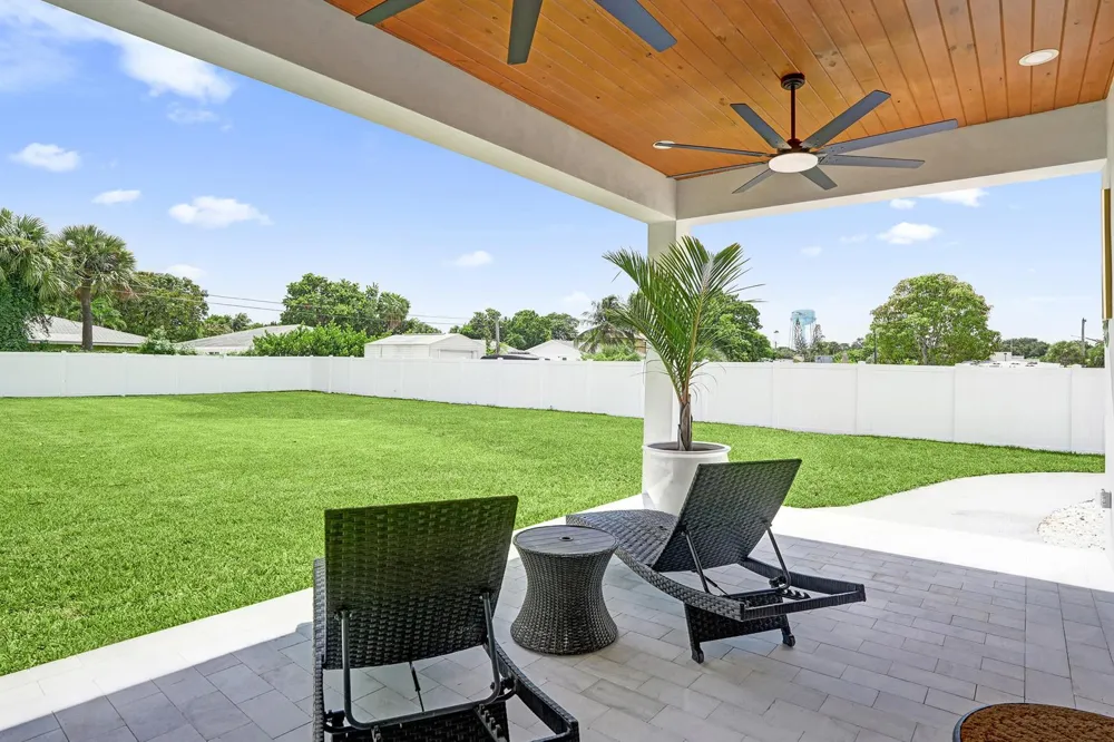 202 SE 4TH STREET Delray Beach, FL 33483