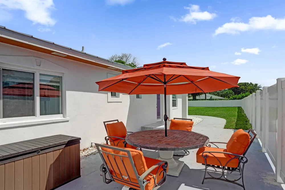202 SE 4TH STREET Delray Beach, FL 33483