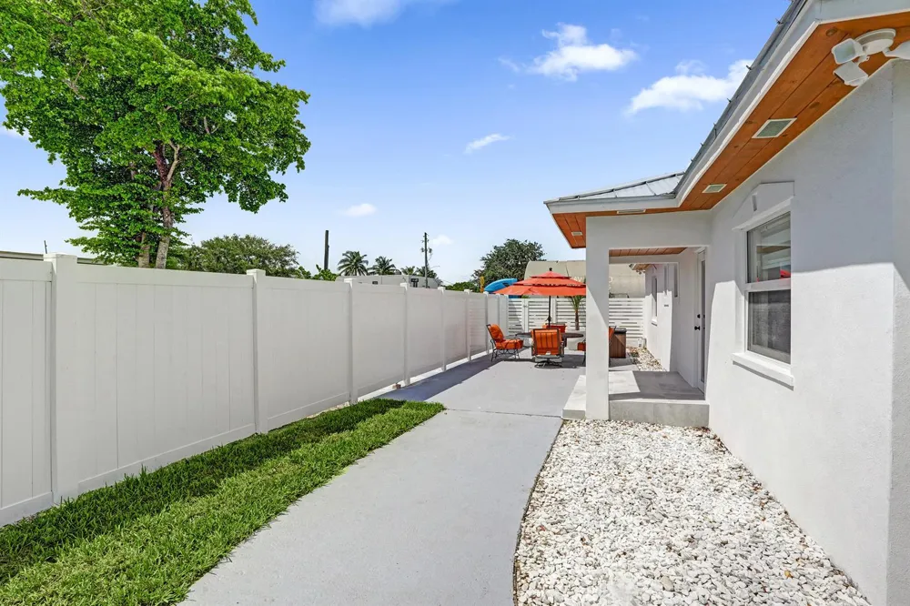 202 SE 4TH STREET Delray Beach, FL 33483