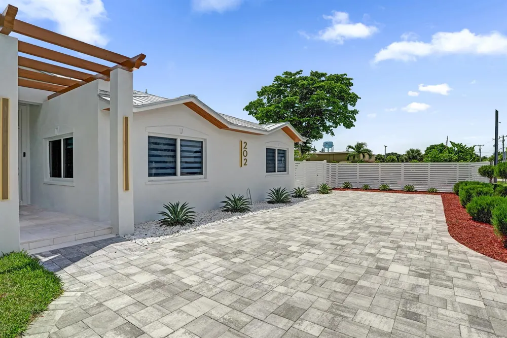 202 SE 4TH STREET Delray Beach, FL 33483