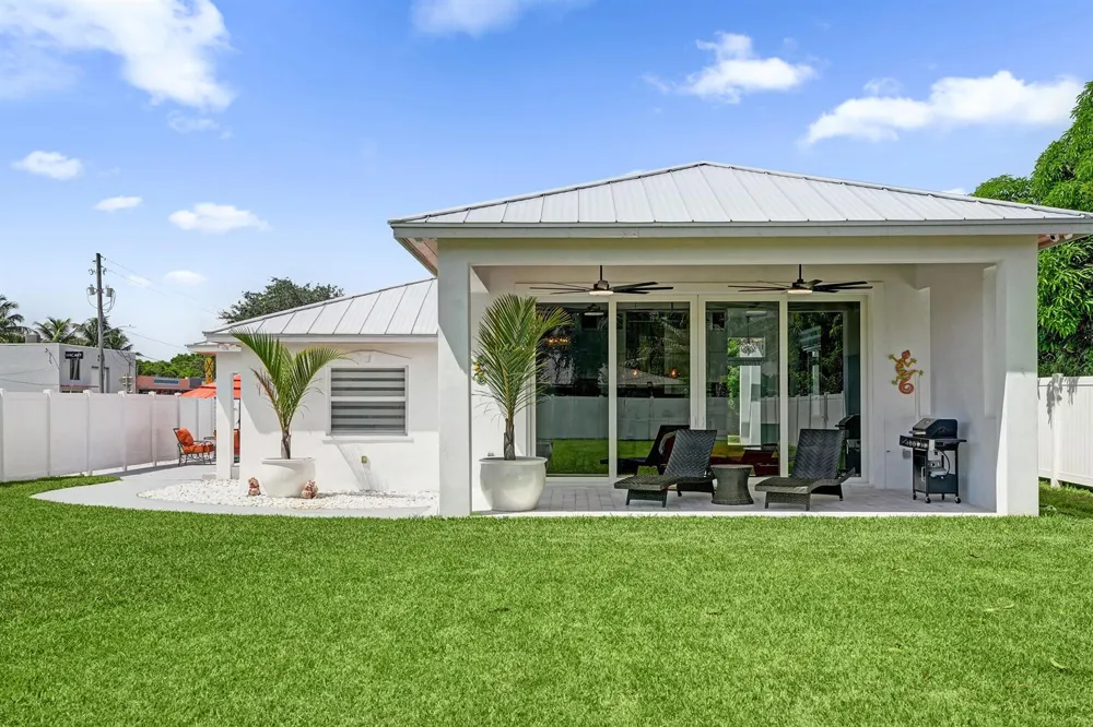 202 SE 4TH STREET Delray Beach, FL 33483