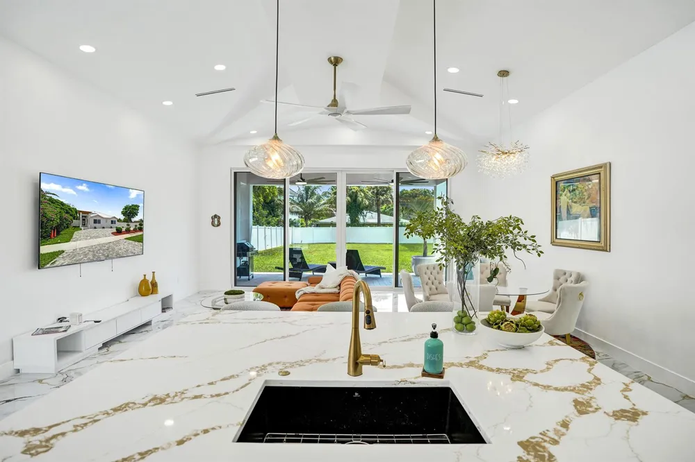 202 SE 4TH STREET Delray Beach, FL 33483