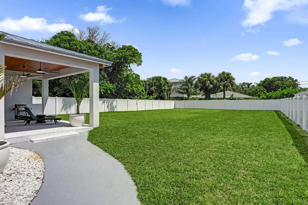 202 SE 4TH STREET Delray Beach, FL 33483