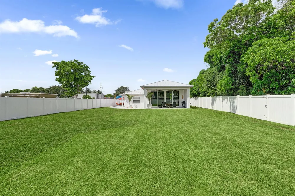 202 SE 4TH STREET Delray Beach, FL 33483