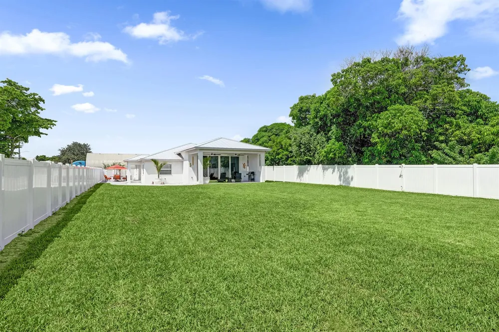 202 SE 4TH STREET Delray Beach, FL 33483