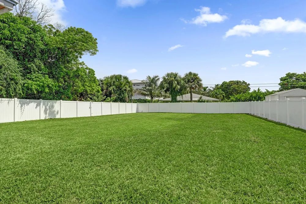 202 SE 4TH STREET Delray Beach, FL 33483