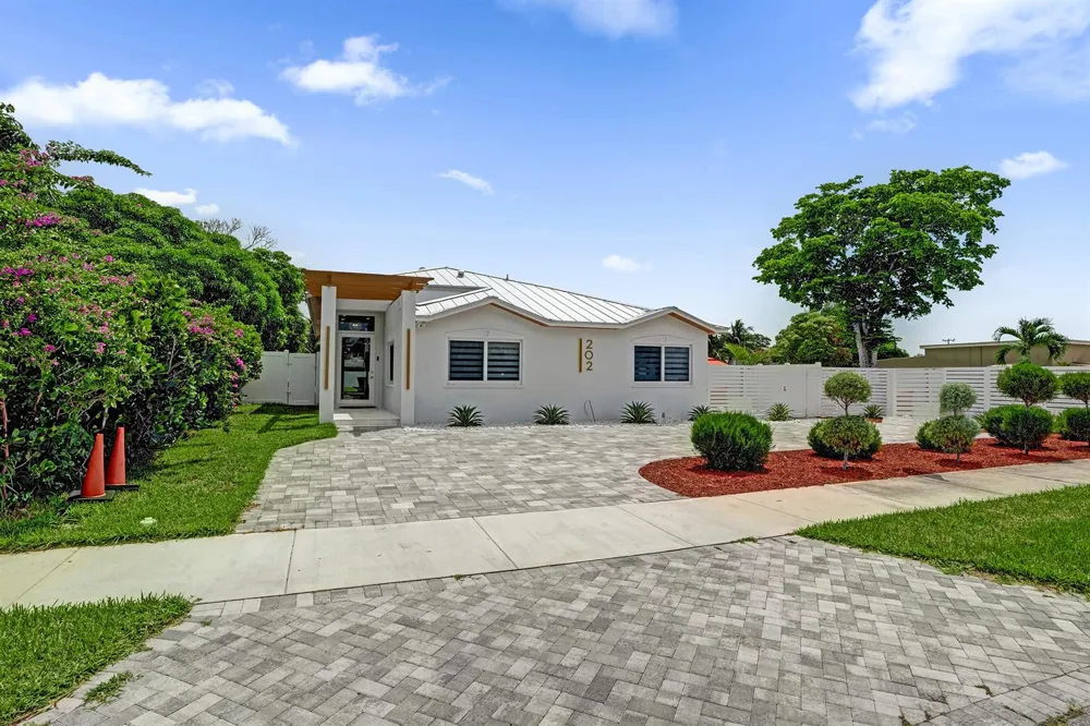 202 SE 4TH STREET Delray Beach, FL 33483