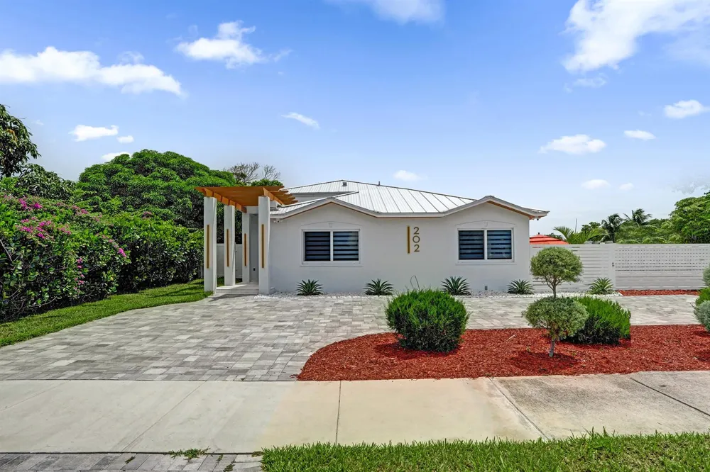 202 SE 4TH STREET Delray Beach, FL 33483