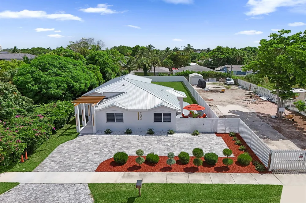 202 SE 4TH STREET Delray Beach, FL 33483