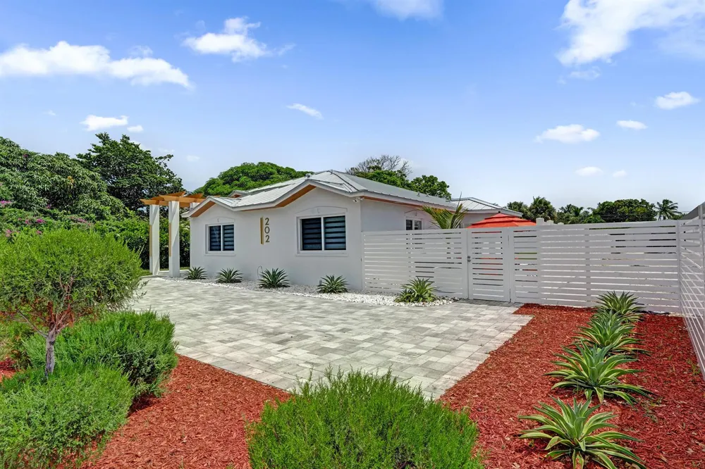 202 SE 4TH STREET Delray Beach, FL 33483