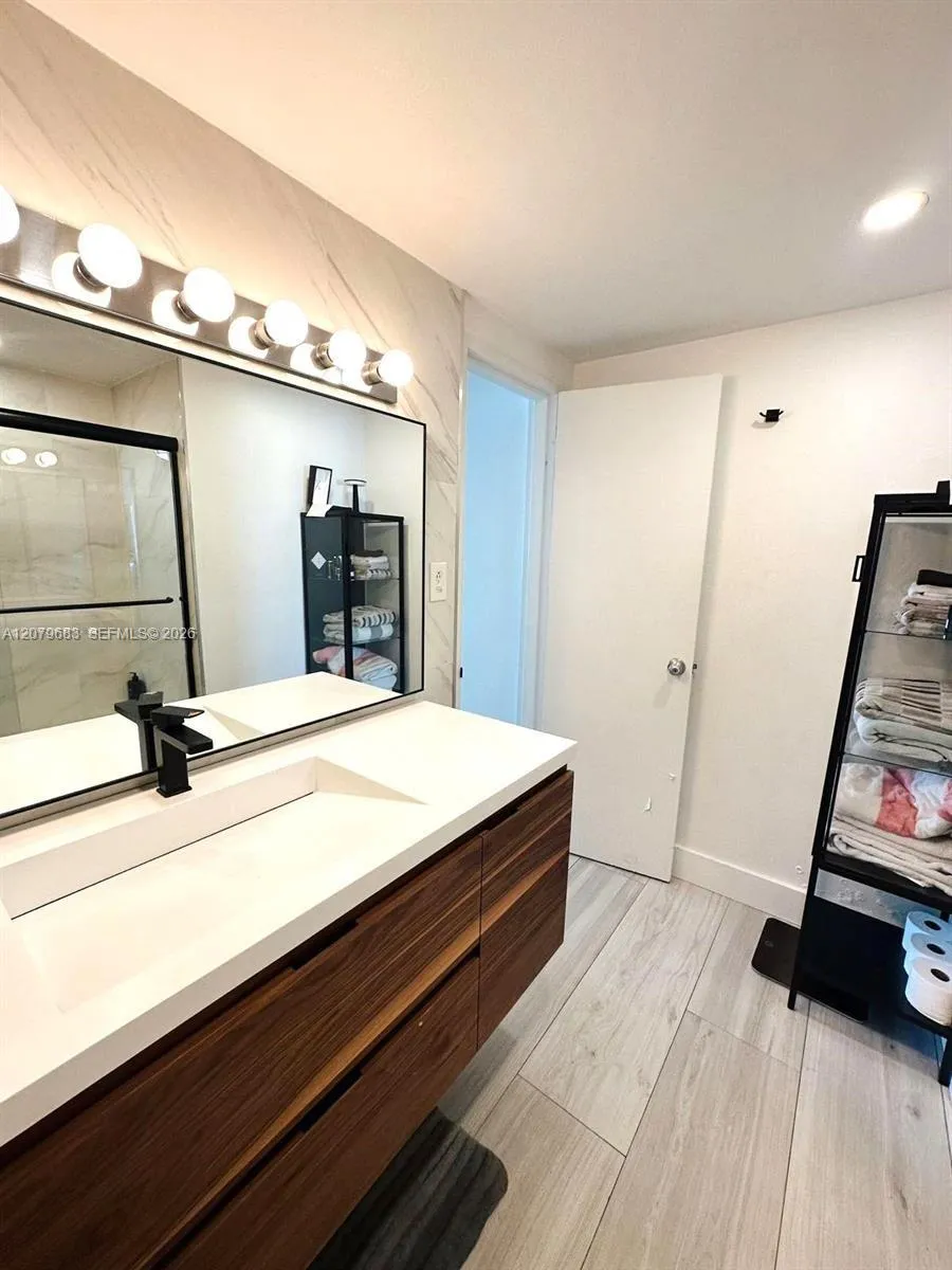 1000 West Ave #PH27 Miami Beach, FL 33139